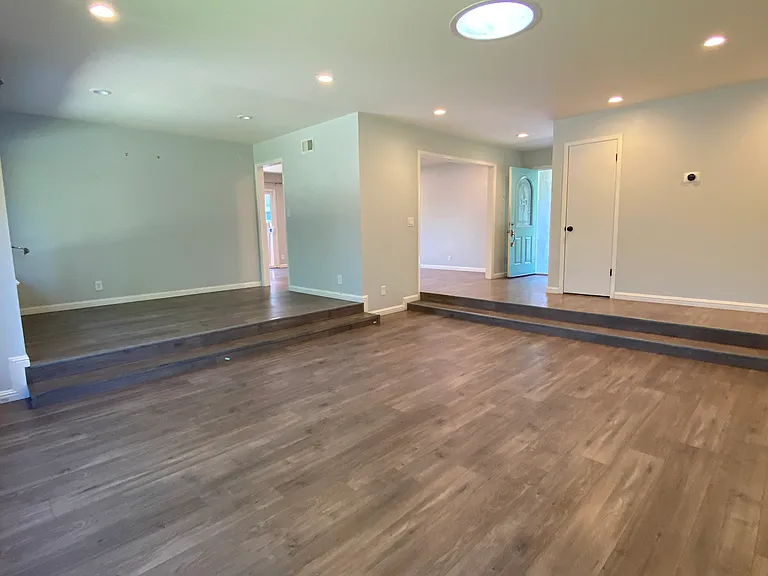 370 Colville Dr — Photo 17