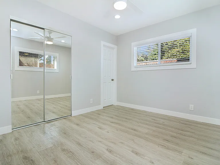 Ellis Street Duplex — Photo 13