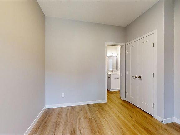 5th image of 3918 3a Ave SW