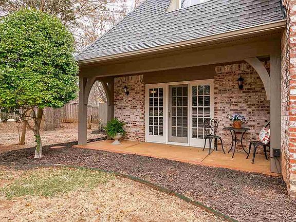 3rd image of 2123 Oak Trail Dr