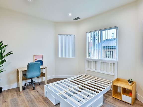 3rd image of 1223 W 25th St #1219