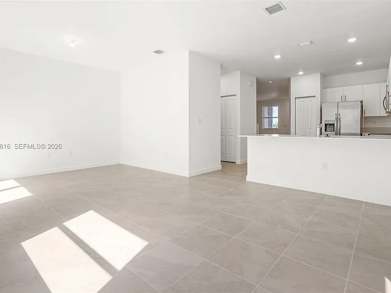 2623 SE 25th Ter — Photo 3