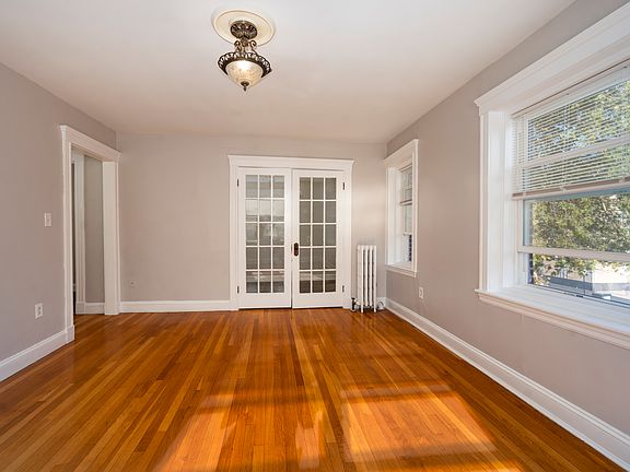 4th image of 32 Greenwood Ave #2