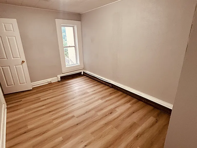 214 N Hall St — Photo 5