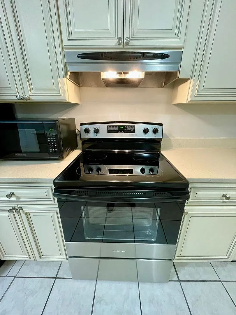 2- Bedroom Corner Villa style home available in Port Orange — Photo 4