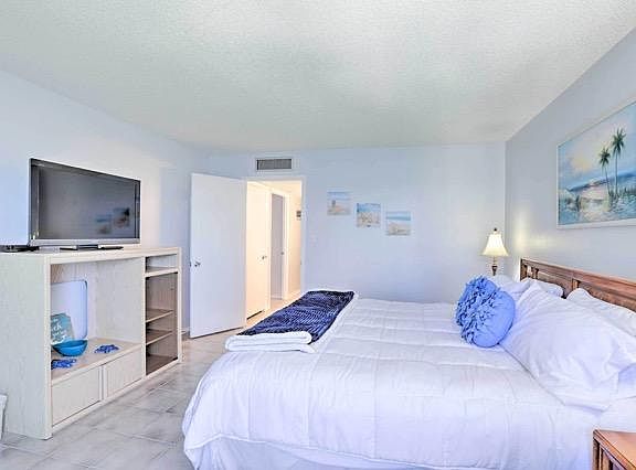 3rd image of 450 S Gulfview Blvd APT 1005