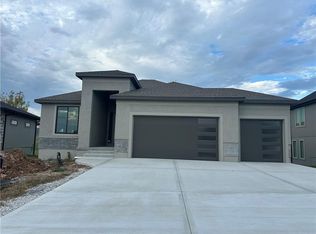 802 Savannah Ct, Greenwood, MO 64034