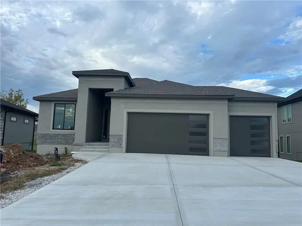 802 Savannah Ct, Greenwood, MO 64034