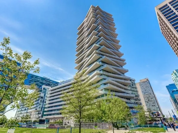 15 Queens Quay E, Toronto, ON