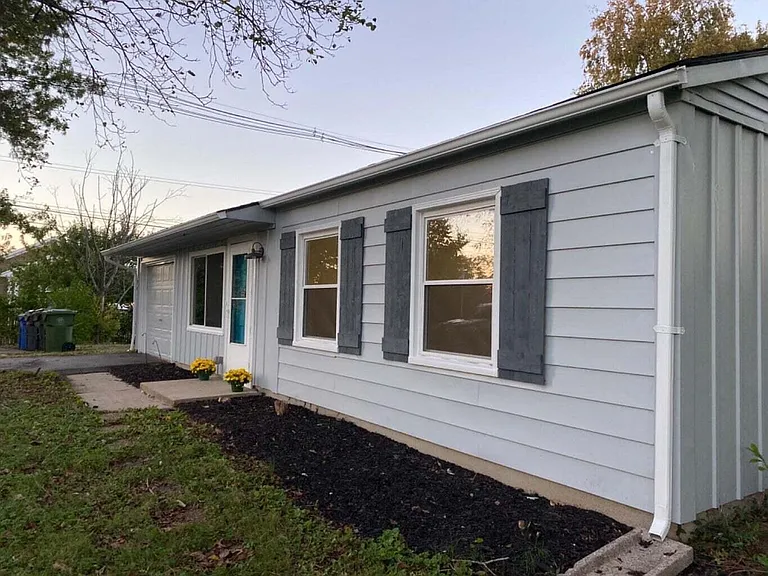 3004 Arrowhead Dr — Photo 2