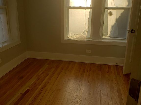 3rd image of 5416 W Barry Ave #1