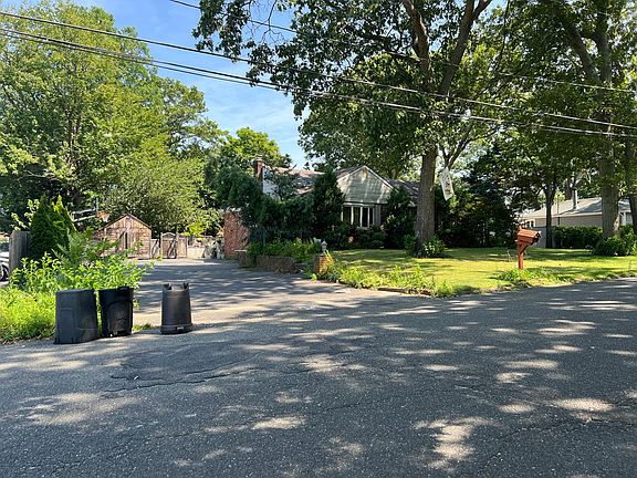 2nd image of 9 Rosemary Ln