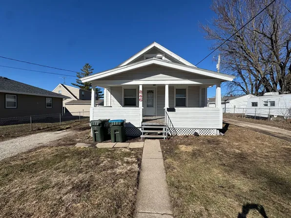 846 S 24th St, Fort Dodge, IA 50501