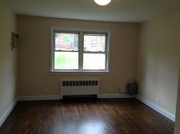 2nd image of 22439 Kingsbury Ave