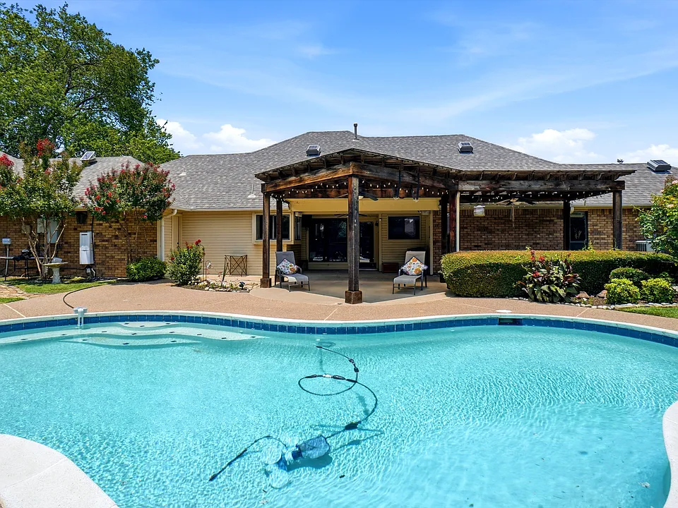 2412 Emerald Cir