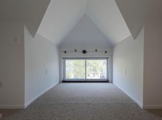 1361 Lakepointe St, Grosse Pointe Park, MI 48230