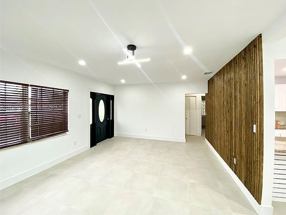 4th image of 340 Tamiami Blvd