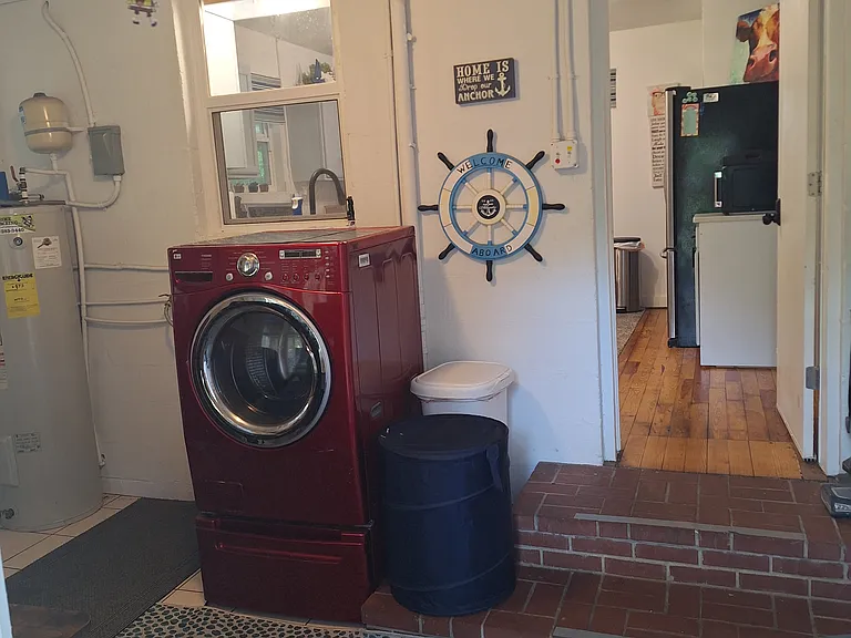 314 S Rhodes St — Photo 37