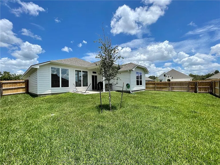 1918 Meridian Ct — Photo 17