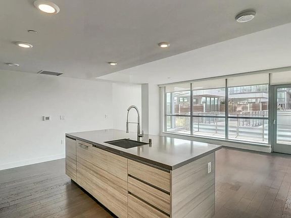 4th image of 718 Long Bridge St APT 1011