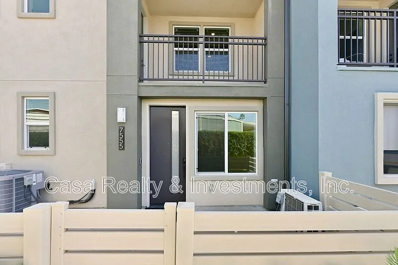 3 bed, 3.0 bath, 1580 sqft, $4,500 — Photo 2