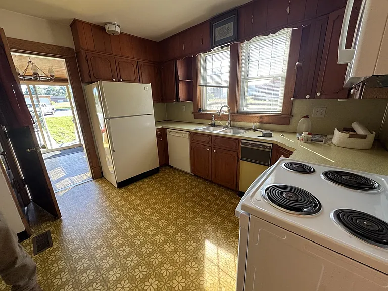 979 Jacob Burner Dr — Photo 4