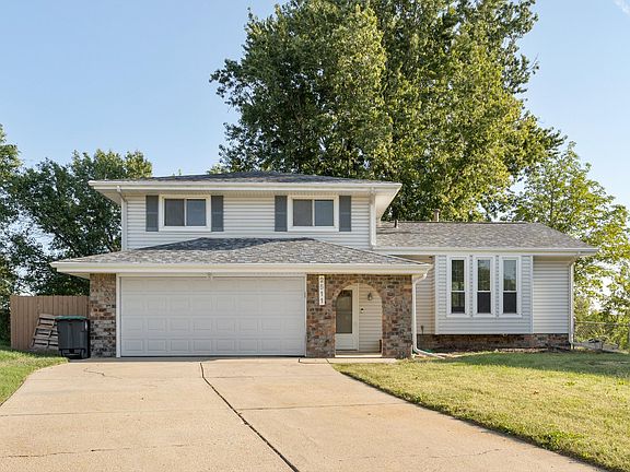 3rd image of 2511 S 161st Cir