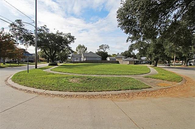 1st image of 5000 Chamberlain Dr