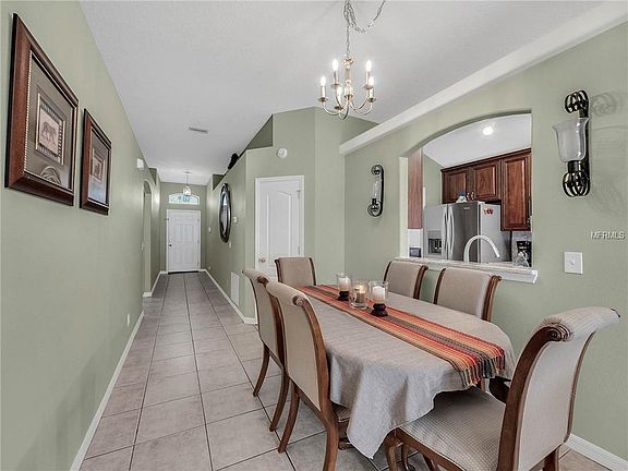 2nd image of 924 Pecan St