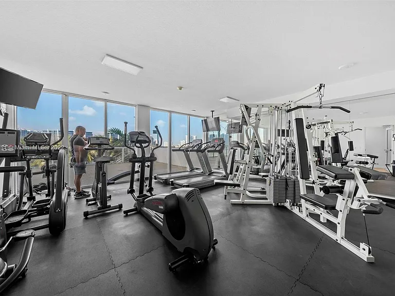 18100 N Bay Rd #308 — Photo 19