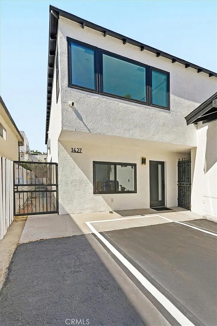 3 bed, 1600 sqft, $5,900 — Photo 1