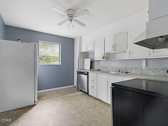 5th image of 2208 Edgewood Dr