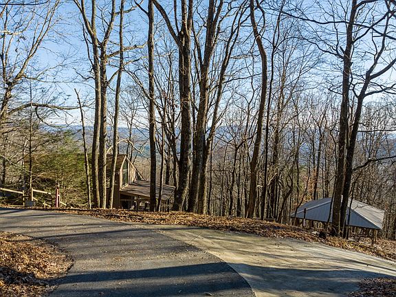 4th image of 106 Mountain Oak Ct