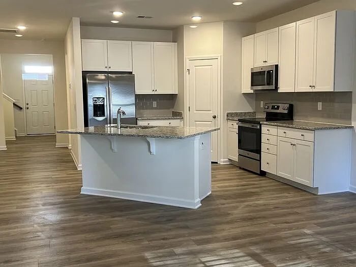 112 Arbor Trl — Photo 2