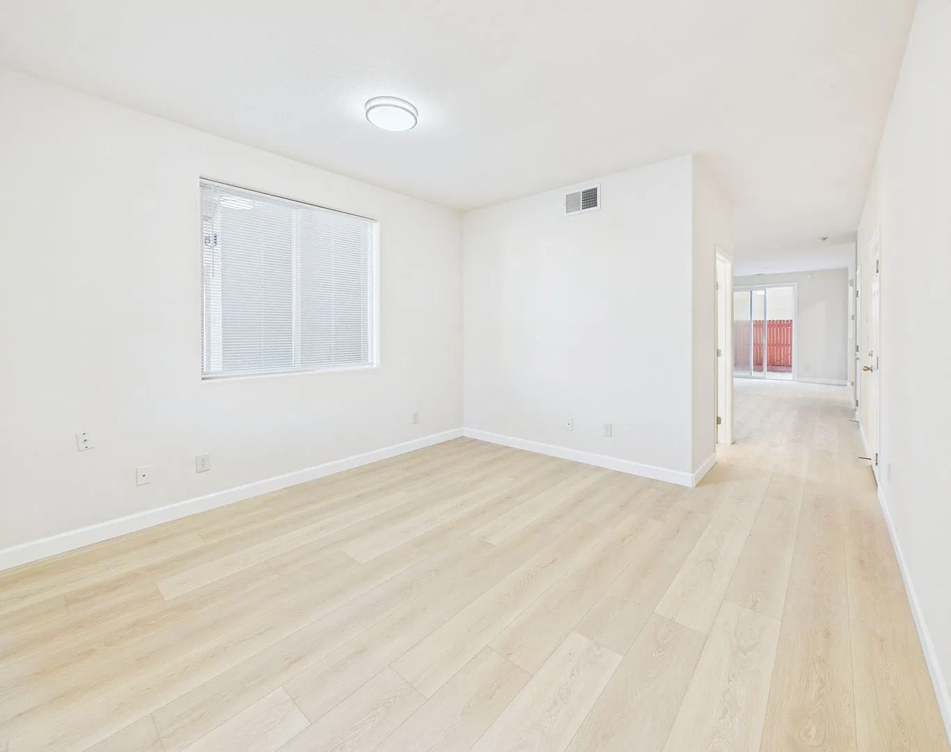 Single Family Home for Rent / Sacramento — Photo 3
