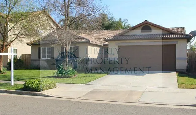 3 bed, 1861 sqft, $2,195 — Photo 1