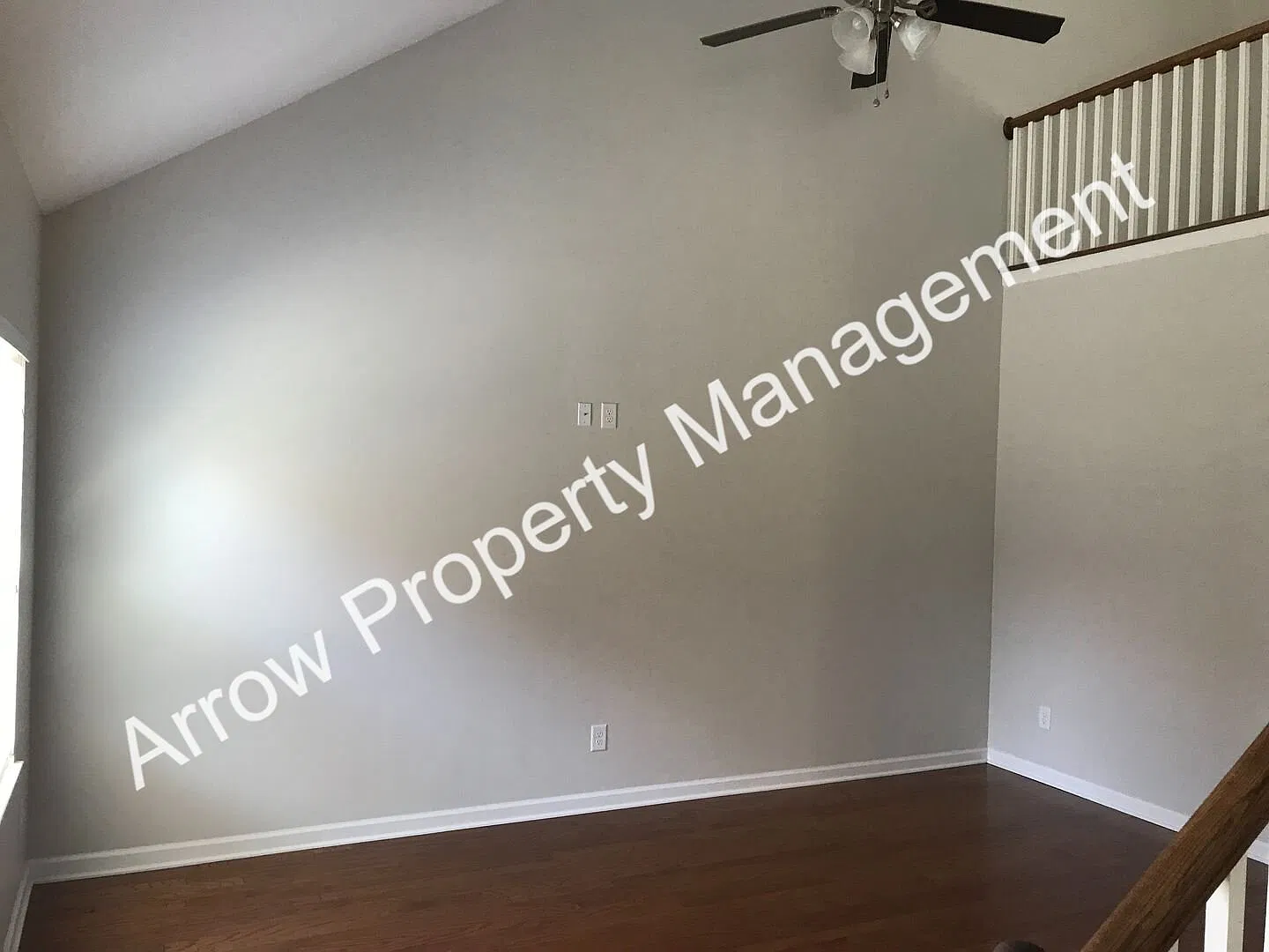 Fantastic 4 Bedroom End Unit Townhome in Fairview! — Photo 2