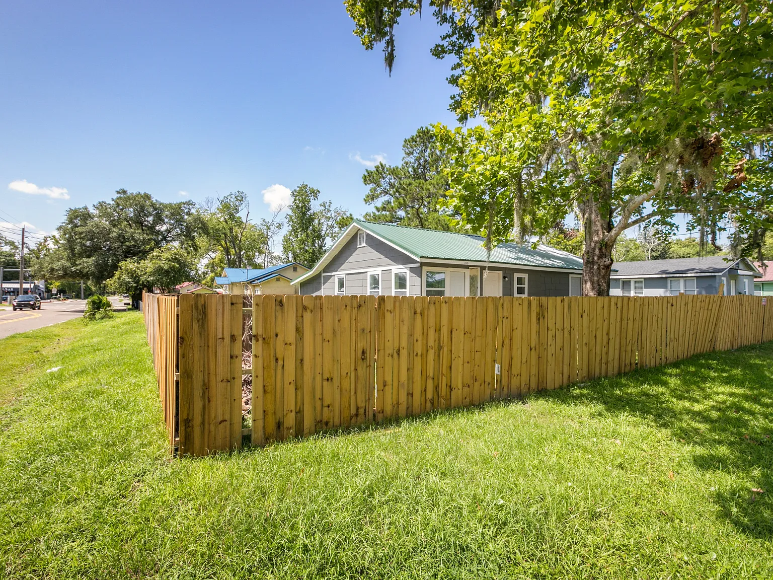 260 Vernis Ave — Photo 4