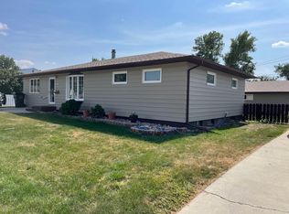 1709 Hillside Ct, Williston, ND 58801