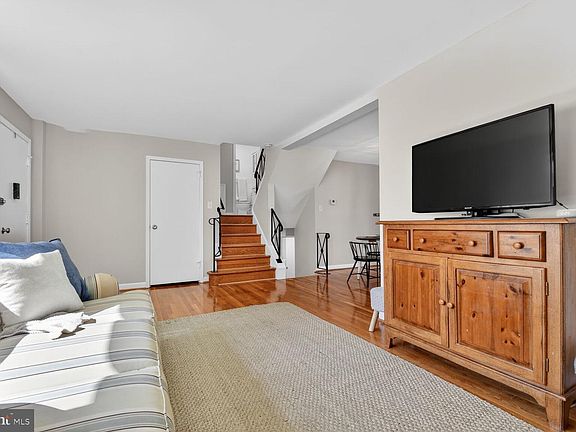 5th image of 9914 Grayson Ave