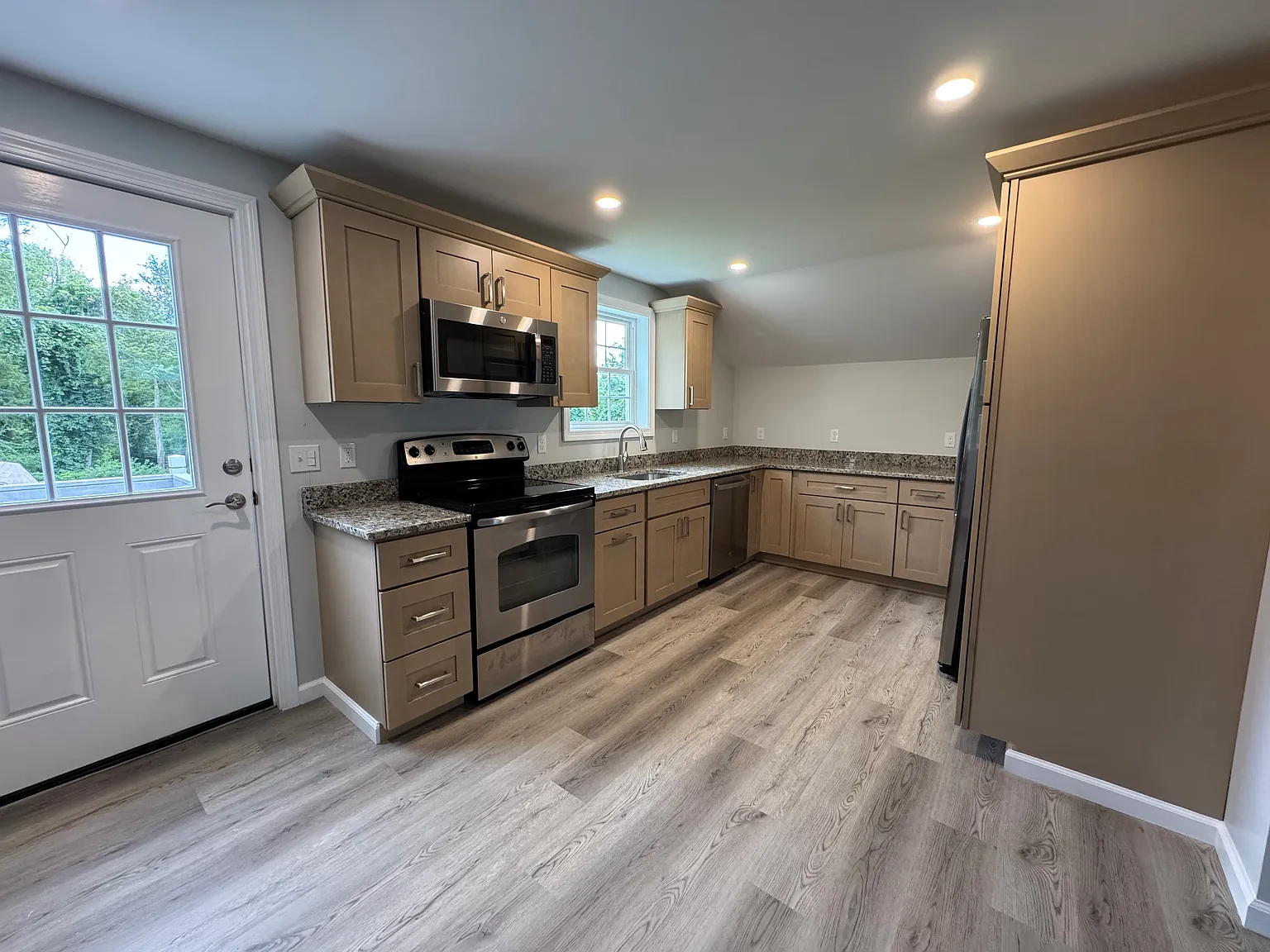 1 bed, 672 sqft, $1,900 — Photo 1