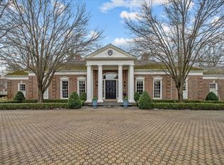 675 E Woodland Rd, Lake Forest, IL 60045