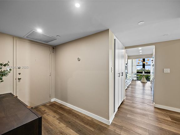 4th image of 1915 Brickell Ave #1001