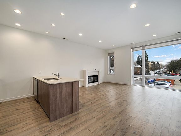 3rd image of 4119U N Narragansett Ave #101