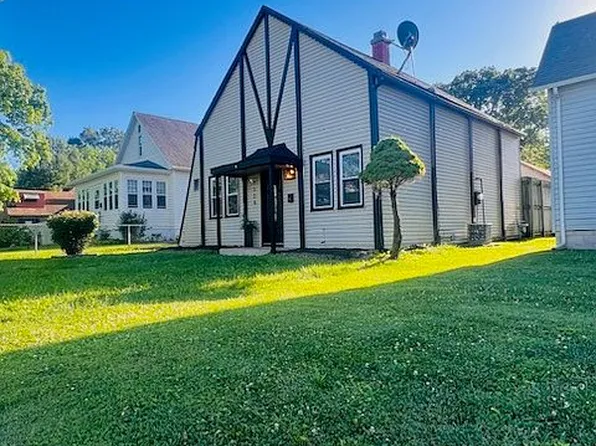 326 S Sycamore St, Centralia, IL 62801