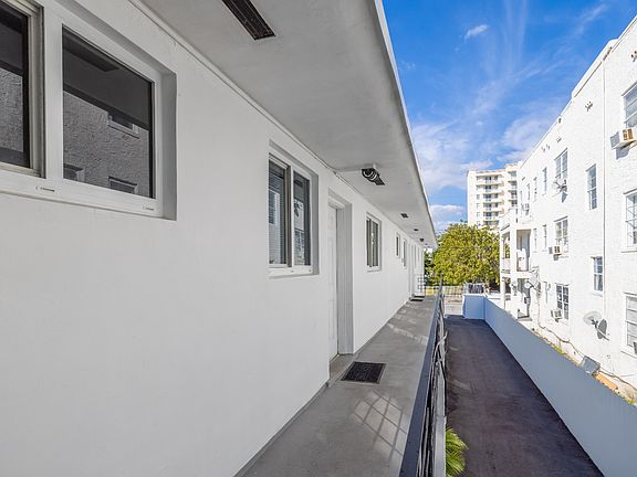 5th image of 828 SW 2nd St #Id1258744p