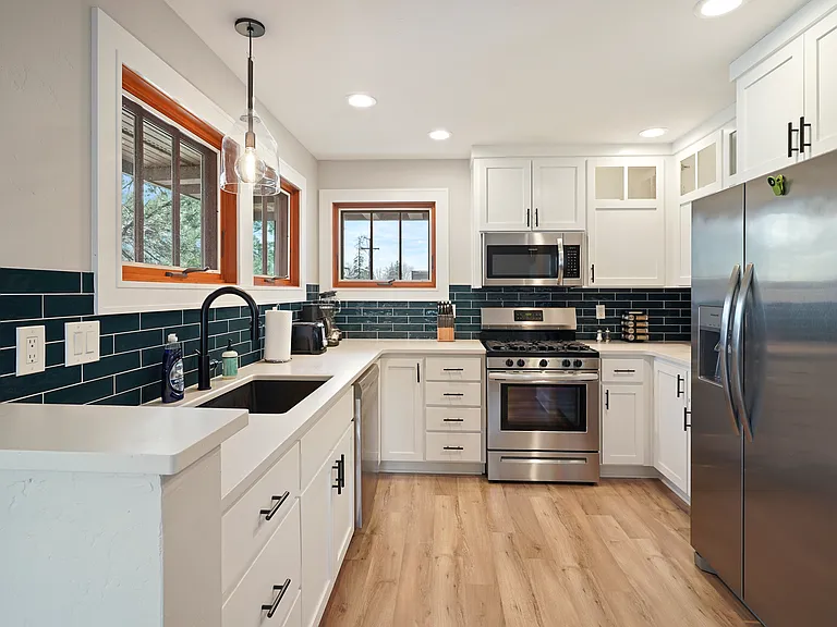 523 NW Colorado Ave #200 — Photo 9