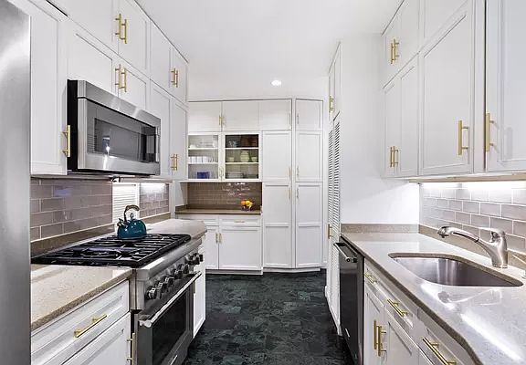 5th image of 106 E 85th St APT 7N