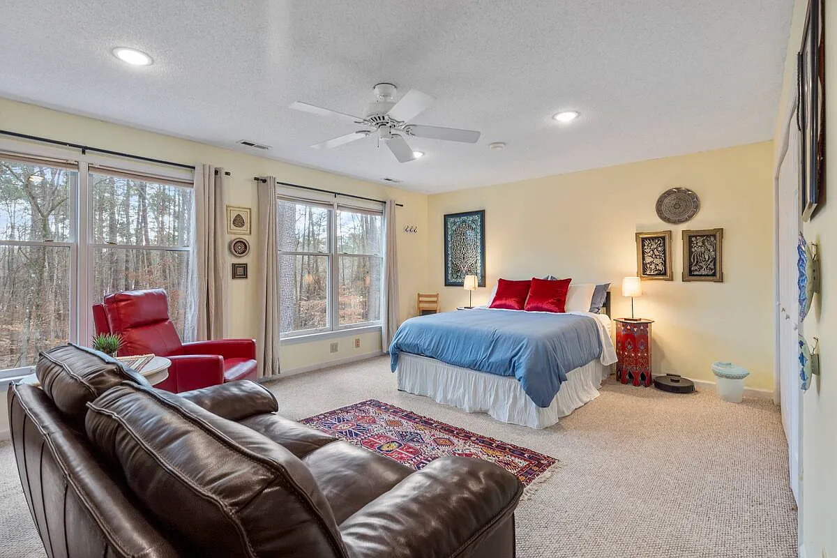 4 bed, 2.5 bath, 1974 sqft, $4,600 — Photo 3