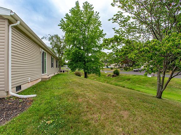 5th image of 776 Fernwood Cv
